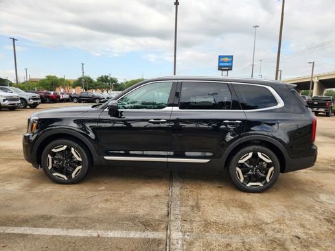 Used 2025 Kia Telluride S FWD image 4