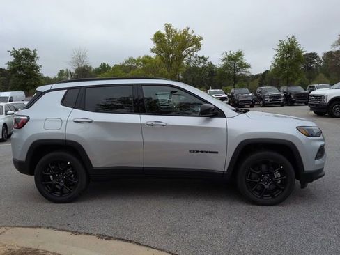 New 2026 Jeep Compass Latitude image 3