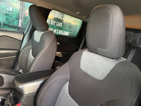 Used 2018 Jeep Cherokee Latitude image 18