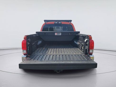 Used 2017 Toyota Tacoma TRD Sport AWD/4WD image 24