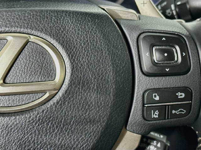 Used 2019 Lexus IS 300 RWD image 12