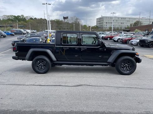 Used 2024 Jeep Gladiator Sport AWD/4WD image 7