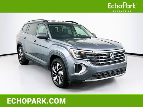 Used 2025 Volkswagen Atlas SE image 1