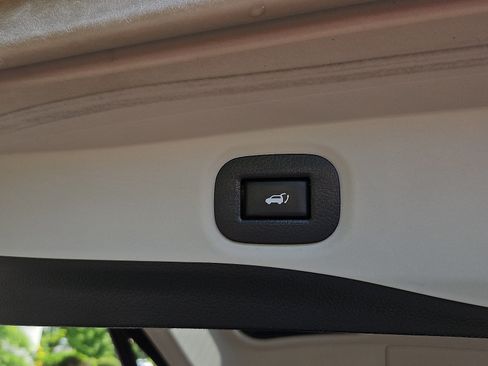 Certified 2019 Nissan Rogue SV w/ Premium Package AWD/4WD image 30