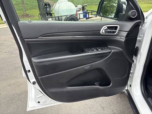 Used 2019 Jeep Grand Cherokee Limited AWD/4WD image 15