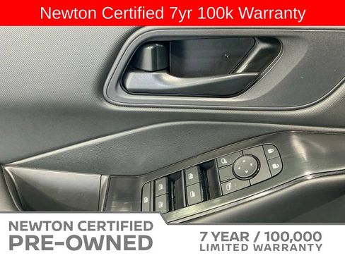 Used 2025 Nissan Rogue S FWD image 30