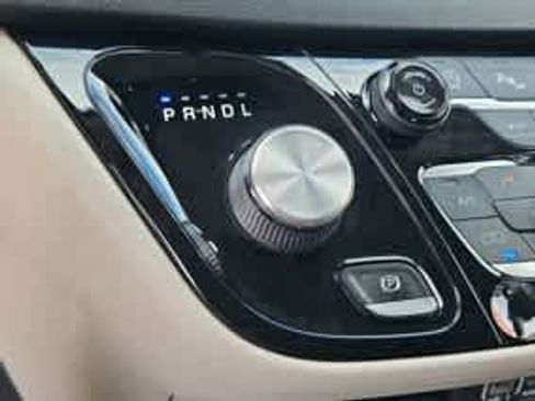 Used 2022 Chrysler Pacifica Touring-L FWD image 35