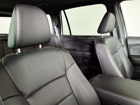 Used 2025 Honda Passport EX-L image 10