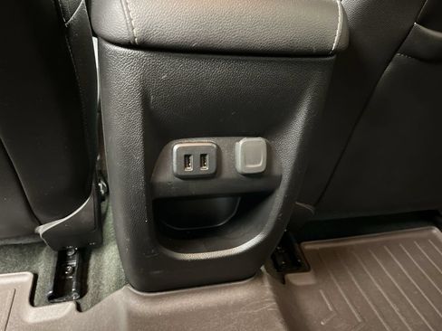 Used 2018 Chevrolet Colorado ZR2 w/ ZR2 Midnight Special Edition AWD/4WD image 11