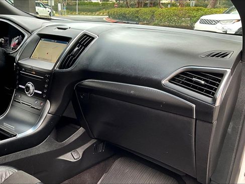 Used 2019 Ford Edge ST image 17