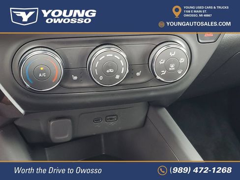 Used 2024 Chevrolet Trax RS FWD image 15