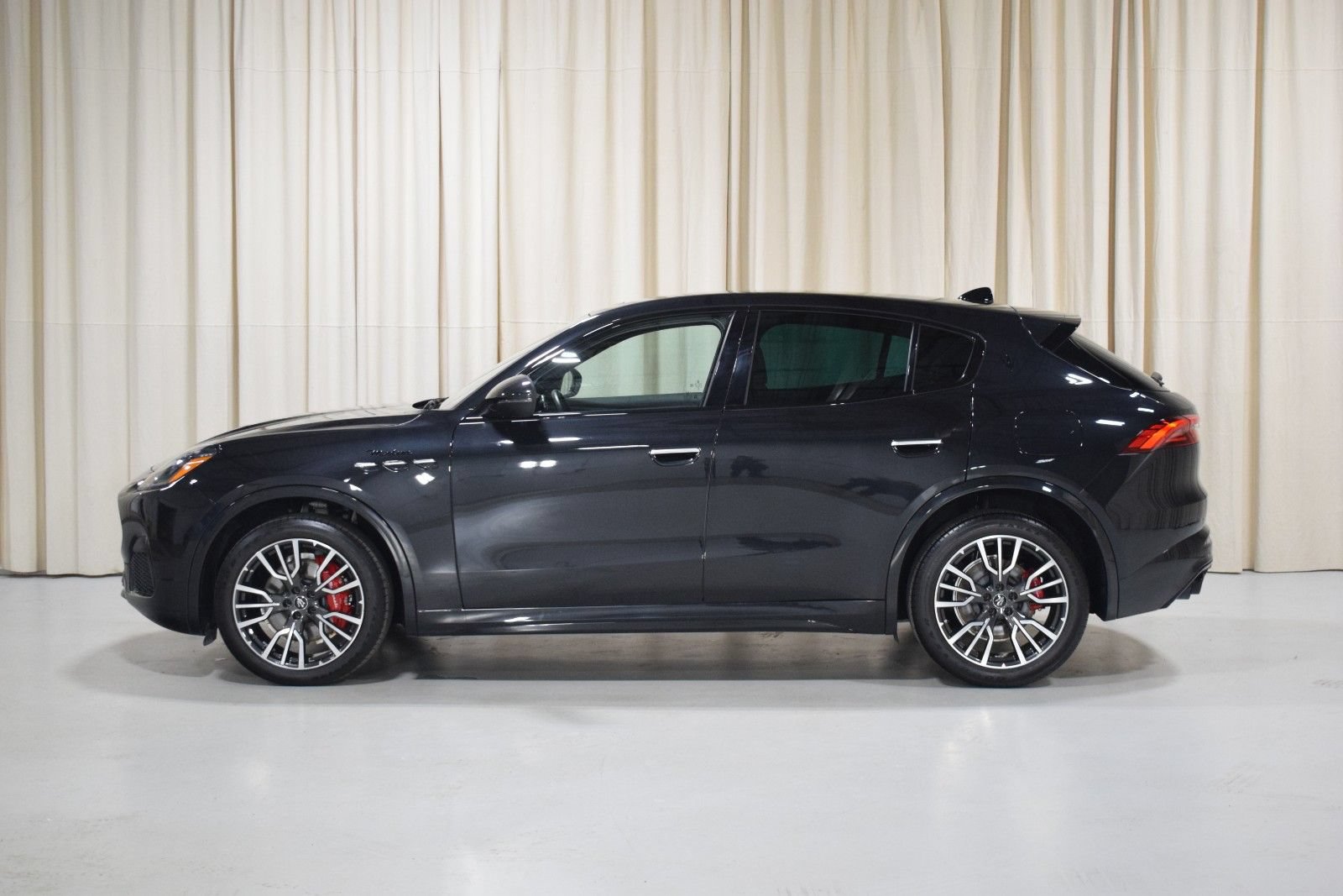 Certified 2023 Maserati Grecale Modena AWD/4WD image 4