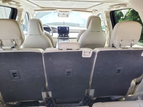 Used 2018 Lincoln Navigator Reserve AWD/4WD image 9