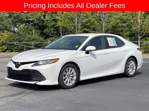 Used 2018 Toyota Camry LE FWD image 1