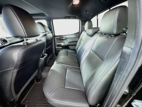 Certified 2021 Toyota Tacoma Limited AWD/4WD image 18