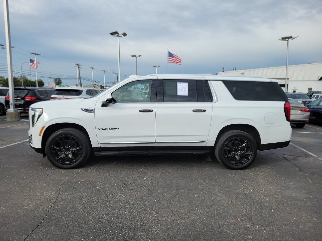 Used 2025 GMC Yukon XL Elevation w/ Elevation Premium Package AWD/4WD image 5