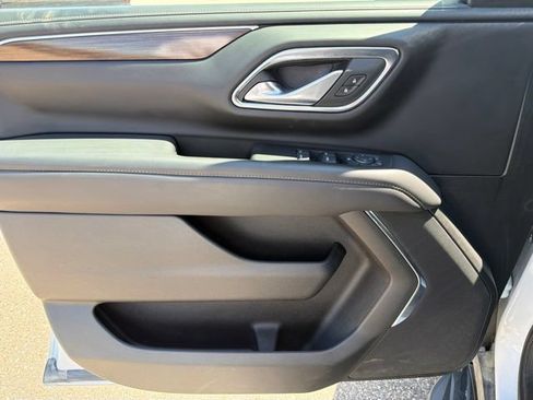 Used 2022 GMC Yukon SLE w/ Gmc Pro Safety Plus Package AWD/4WD image 24