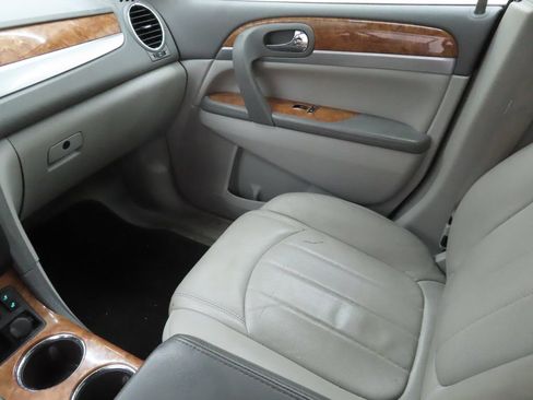 Used 2011 Buick Enclave CXL FWD image 18