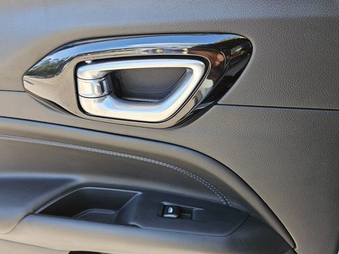 New 2026 Jeep Compass Latitude image 9