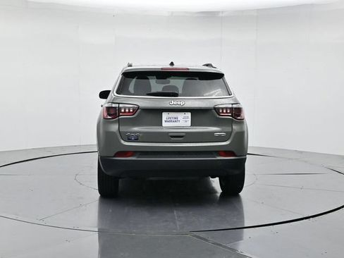 Used 2024 Jeep Compass Latitude AWD/4WD image 8