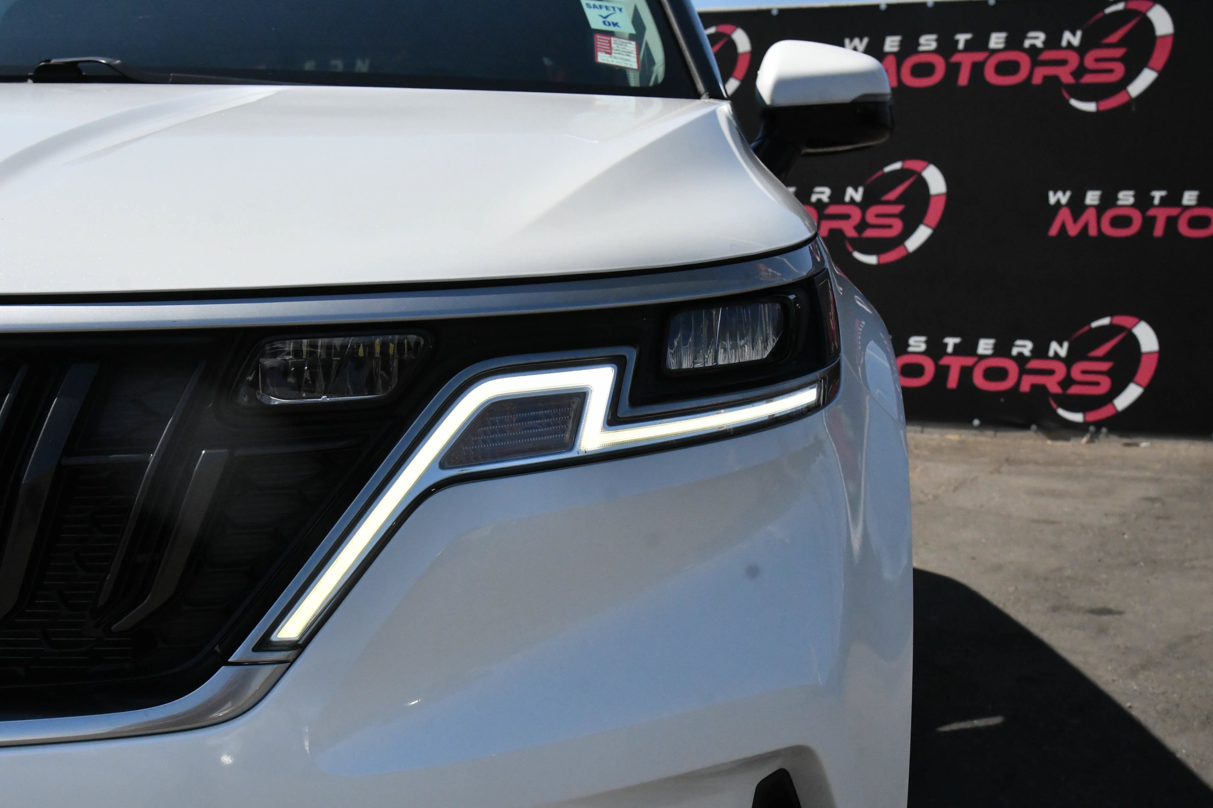 Used 2023 Kia Carnival LX FWD image 11