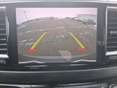 Used 2023 Chrysler Pacifica Touring-L image 28