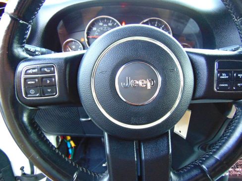 Used 2016 Jeep Wrangler Unlimited Sport w/ Connectivity Group AWD/4WD image 21