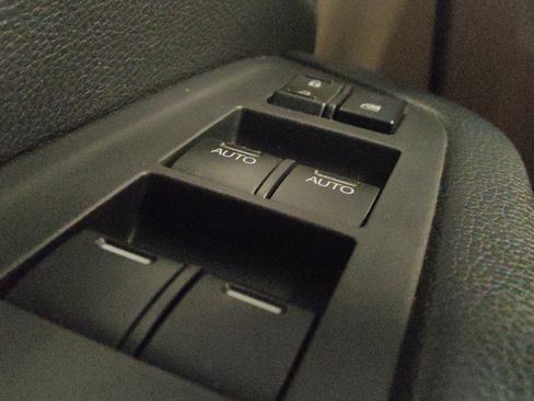 Used 2016 Honda Pilot Touring image 27
