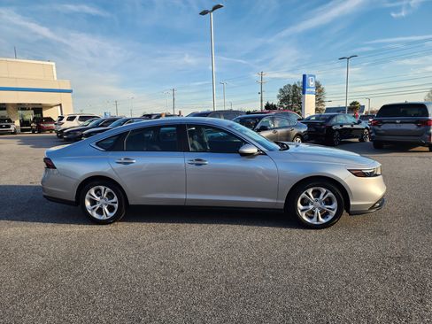 Certified 2025 Honda Accord LX image 3