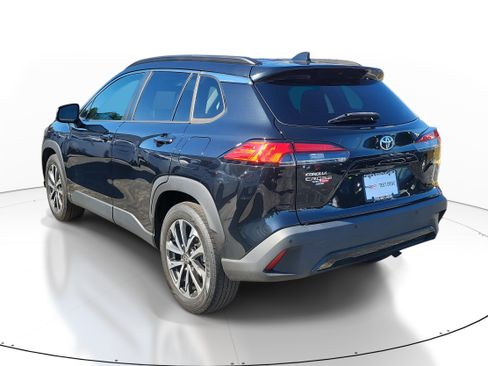 Used 2022 Toyota Corolla Cross XLE image 4