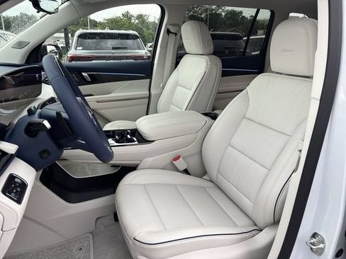 New 2026 Buick Enclave Avenir w/ Super Cruise Package AWD/4WD image 11