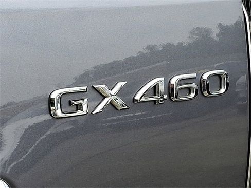 Used 2023 Lexus GX 460 Luxury w/ Sport Design Package AWD/4WD image 30