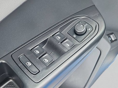 Used 2023 Volkswagen Taos SE AWD/4WD image 26