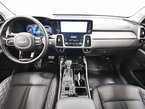 Certified 2023 Kia Sorento SX Prestige image 3