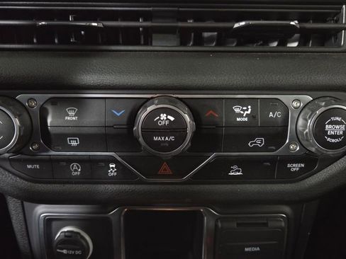 Used 2024 Jeep Gladiator Sport AWD/4WD image 23
