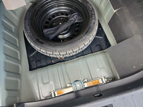 Used 2021 Nissan Versa SV FWD image 16