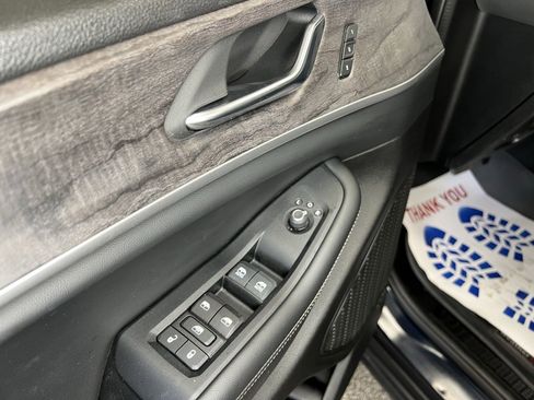 Used 2024 Jeep Grand Cherokee Limited w/ Black Appearance Package image 15