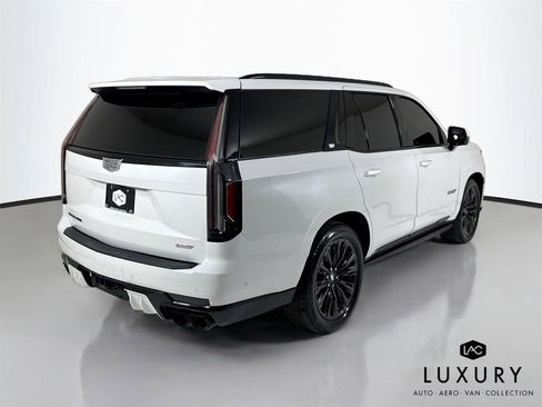 Used 2024 Cadillac Escalade V w/ LPO, ONYX Package image 6