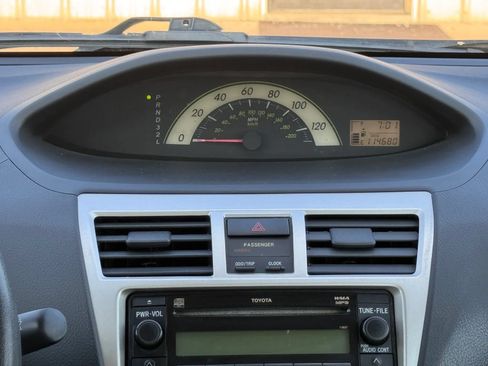 Used 2007 Toyota Yaris S FWD image 4
