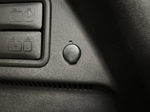 Certified 2024 GMC Terrain SLT image 30