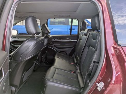 Used 2022 Jeep Grand Cherokee Limited w/ Luxury Tech Group II RWD image 14
