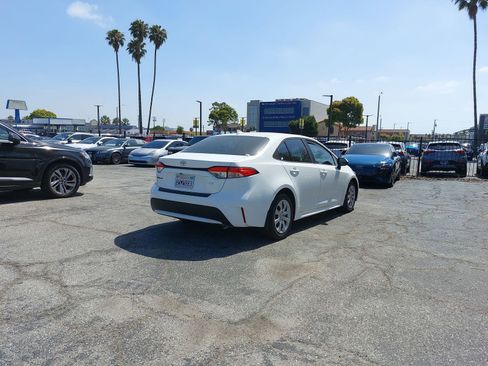 Used 2020 Toyota Corolla LE w/ Carpet Mat Package (TMS) FWD image 3
