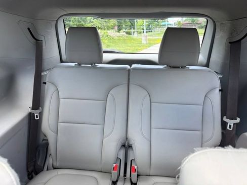 Used 2019 GMC Acadia SLT AWD/4WD image 17