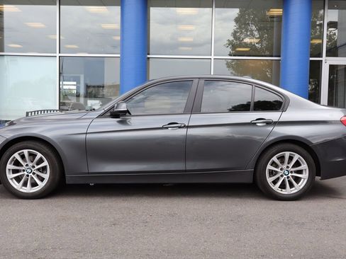 Used 2018 BMW 320i xDrive Sedan w/ Convenience Package AWD/4WD image 4