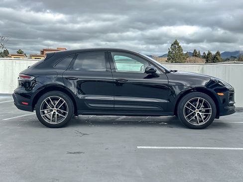 Certified 2025 Porsche Macan image 9