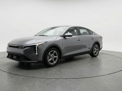 Used 2025 Kia K4 LXS image 3