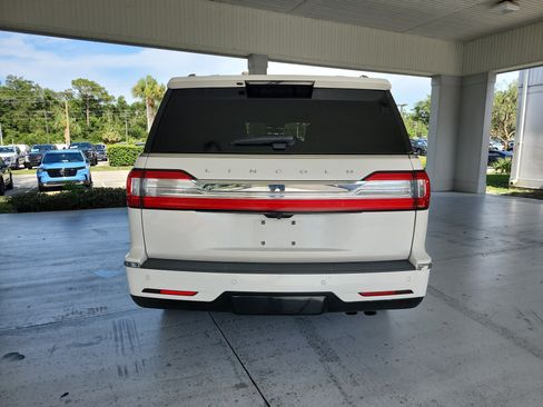 Used 2019 Lincoln Navigator Reserve AWD/4WD image 4
