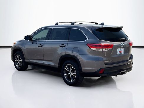 Used 2019 Toyota Highlander Plus FWD image 7