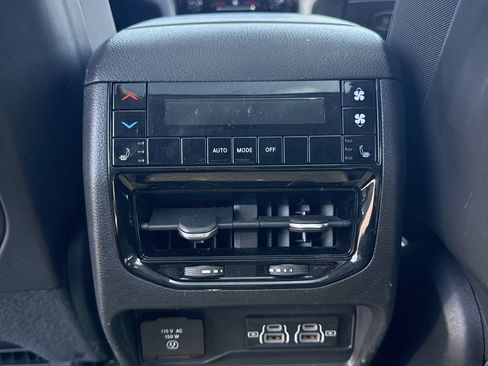 Used 2023 Jeep Grand Cherokee L Limited w/ Black Appearance Package AWD/4WD image 25