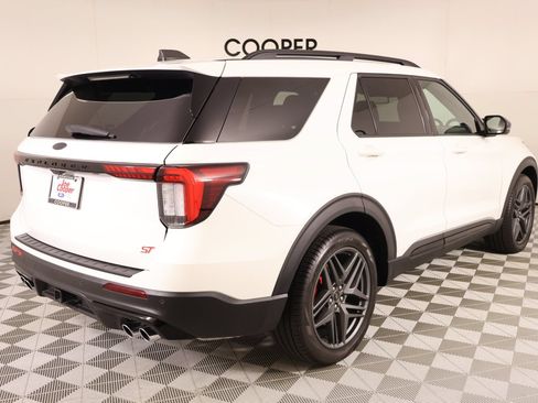 Used 2025 Ford Explorer ST RWD image 22